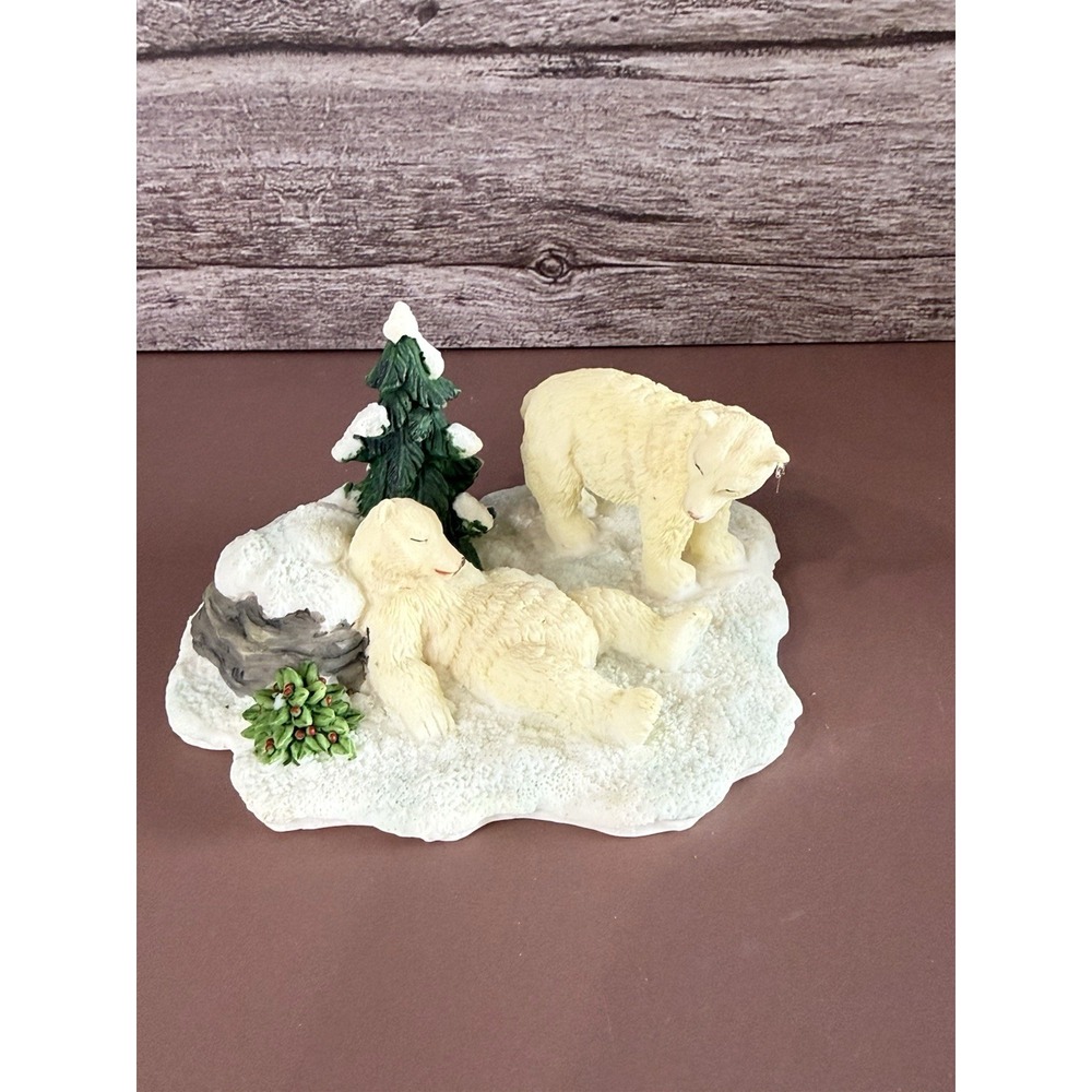 O'Well Polar Bear Winter Christmas‎ Village Figurine